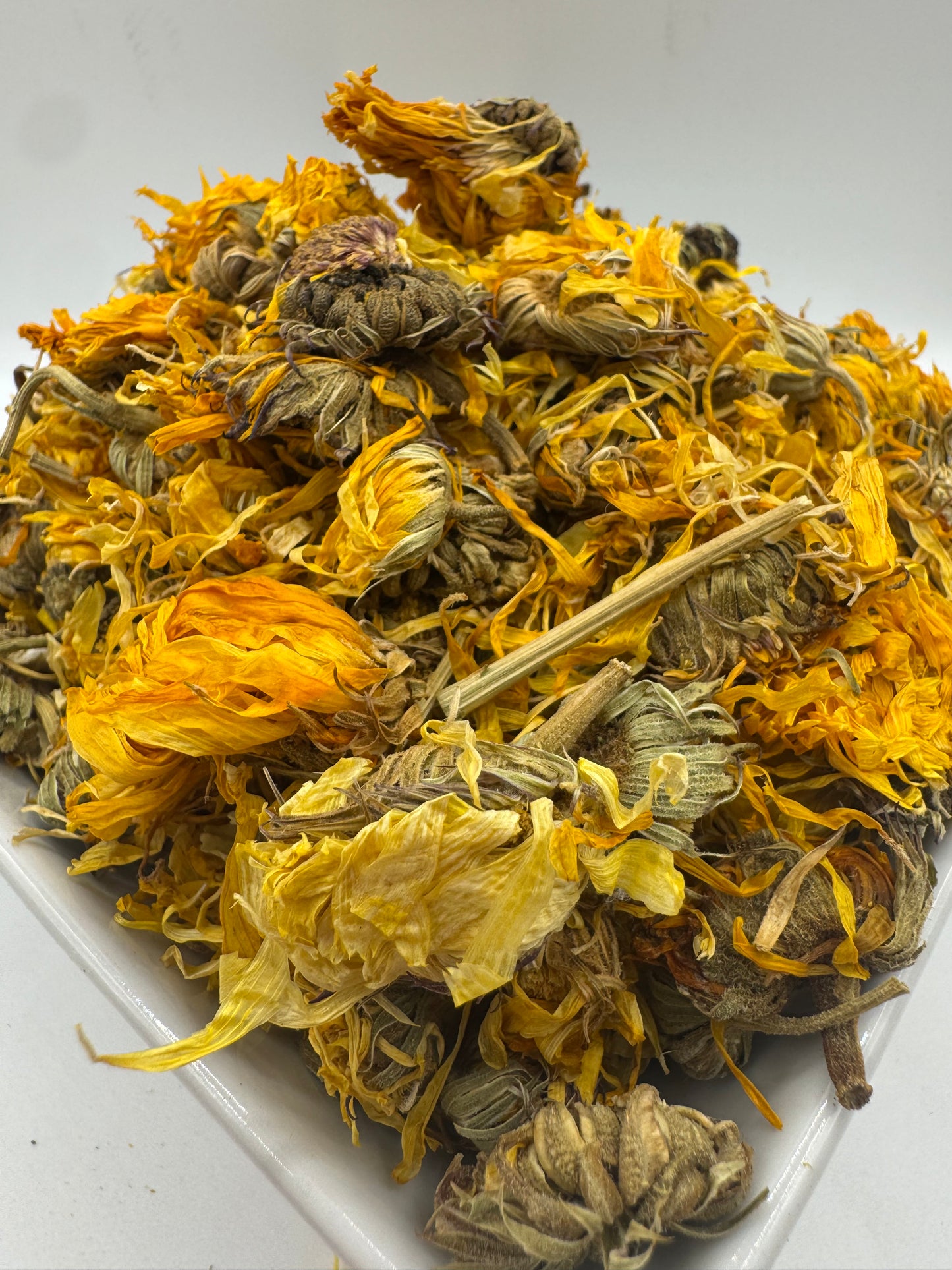 Dried Marigold Flowers: Natural Forage Treat for Rabbits, Guinea Pigs, Chinchillas and other Small Pets