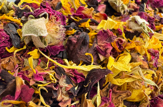 Garden Flowers: Forage Mix for Rabbits, Guinea Pigs, Chinchillas and Hamsters with Rose, Marigold and Hibiscus